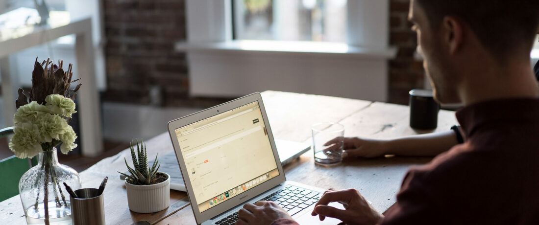 bench-accounting-49025-unsplash